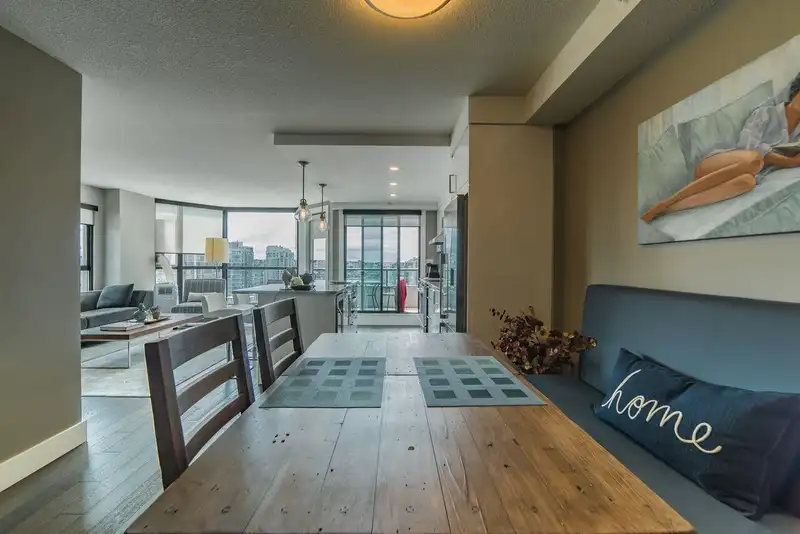 2101 888 HAMILTON STREET - photo 3 of 15