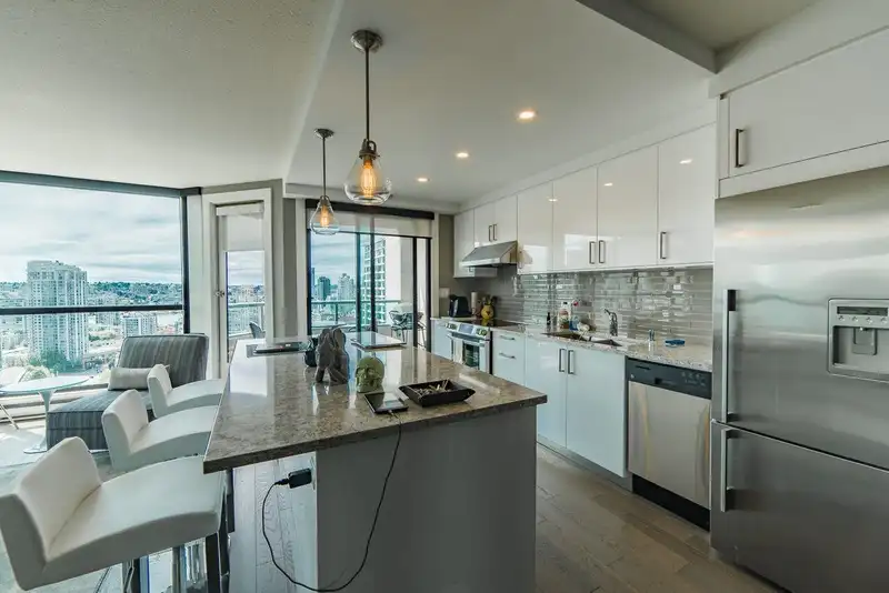 2101 888 HAMILTON STREET - photo 4 of 15
