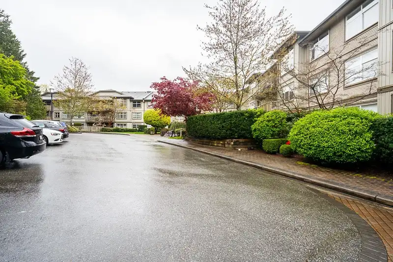 209 14885 105 AVENUE - photo 3 of 28