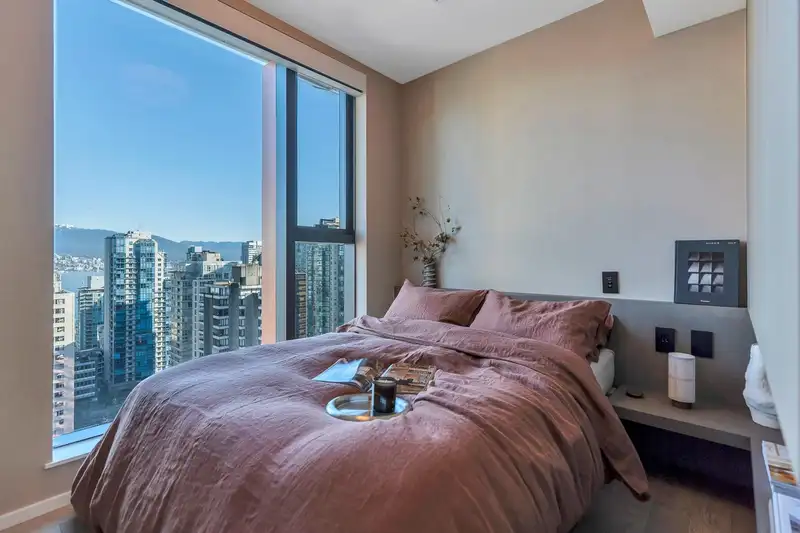 2204 1482 ROBSON STREET - photo 3 of 10