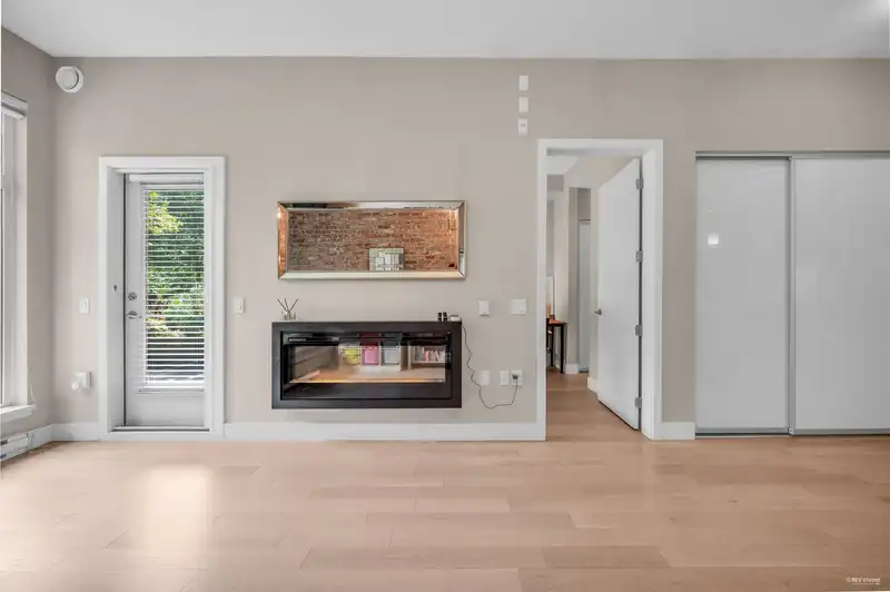 108 262 SALTER STREET - photo 4 of 31