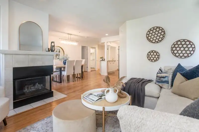 310 211 TWELFTH STREET - photo 1 of 30