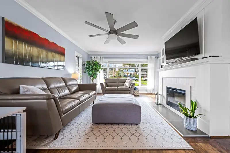 921 FIFTH STREET - photo 3 of 39