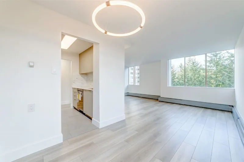 1108 2004 FULLERTON AVENUE - photo 2 of 25