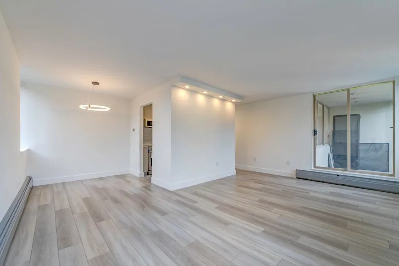 1108 2004 FULLERTON AVENUE - photo 3 of 25