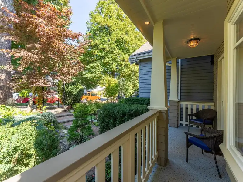 2144 E 4TH AVENUE - photo 3 of 31