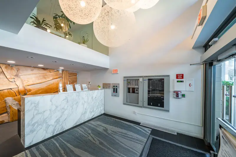 203 5782 BERTON AVENUE - photo 2 of 25