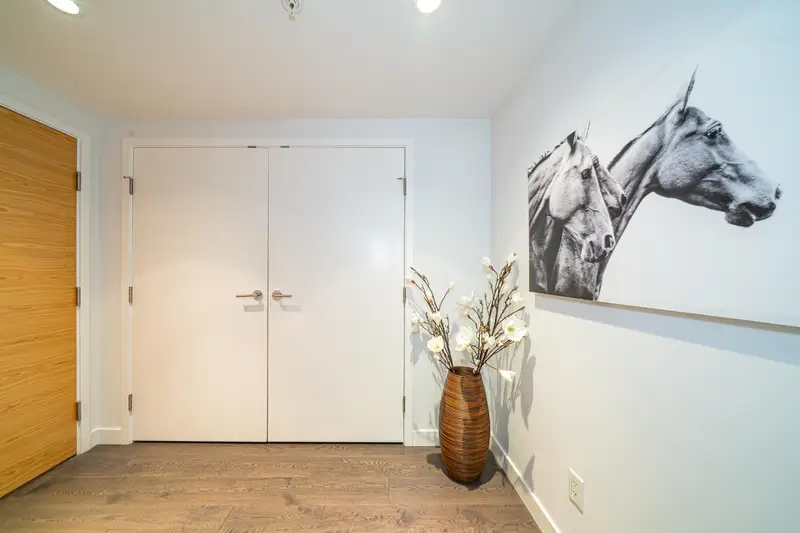 203 5782 BERTON AVENUE - photo 4 of 25