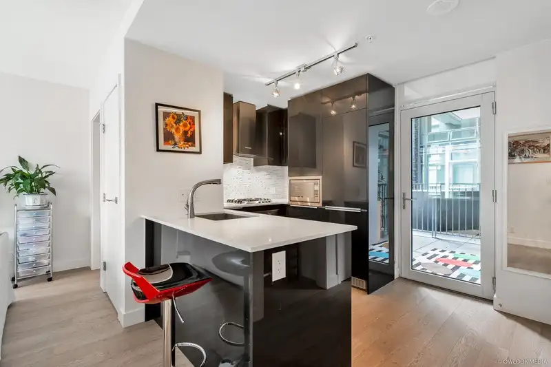 502 1283 HOWE STREET - photo 1 of 17