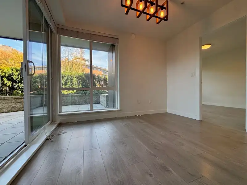 121 108 E 8TH STREET - photo 3 of 39
