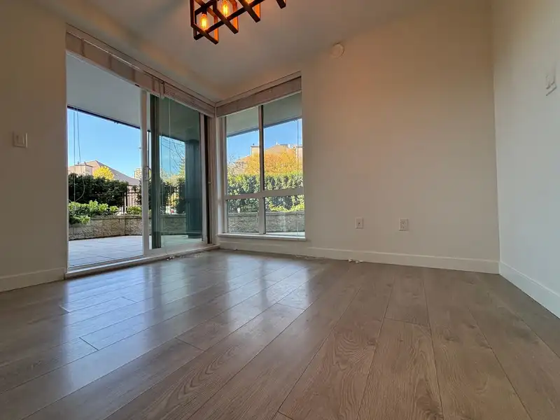 121 108 E 8TH STREET - photo 4 of 39