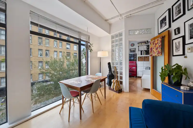 301 28 POWELL STREET - photo 2 of 37