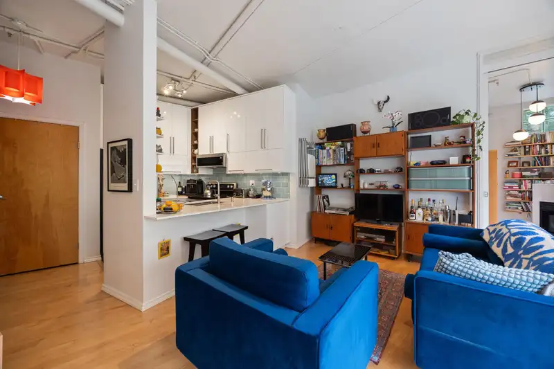 301 28 POWELL STREET - photo 4 of 37