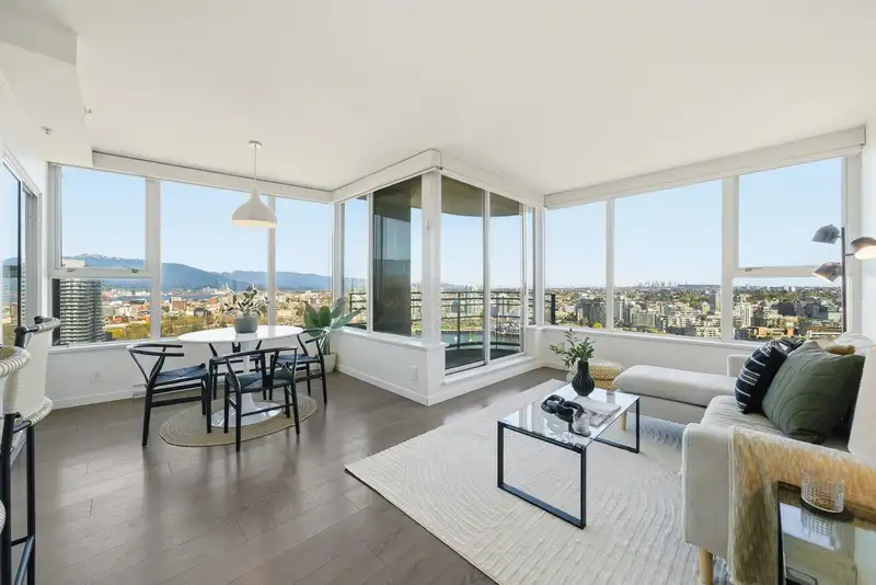 3302 33 SMITHE STREET - photo 1 of 40