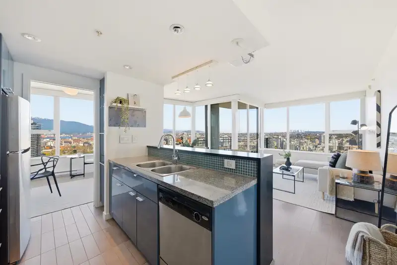 3302 33 SMITHE STREET - photo 3 of 40