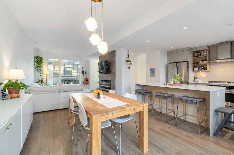 8 856 ORWELL STREET - photo 2 of 25