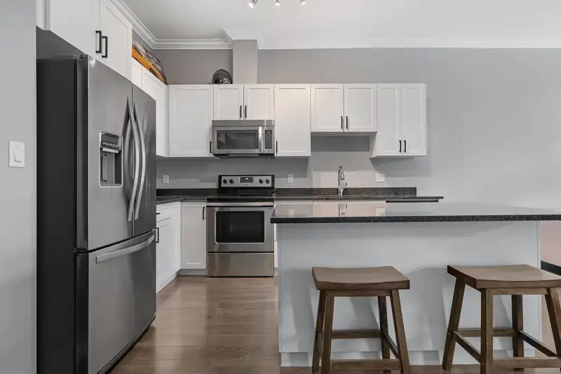 403 11580 223 STREET - photo 2 of 31