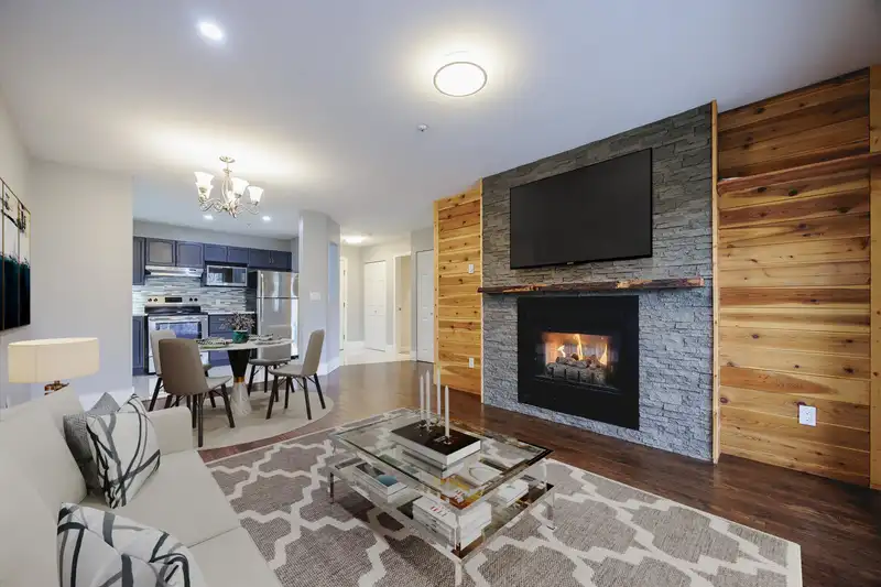 305 2435 WELCHER AVENUE - photo 1 of 35