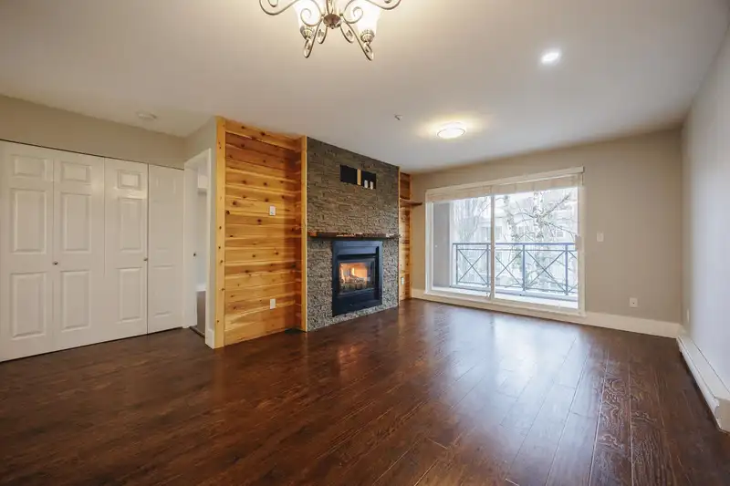 305 2435 WELCHER AVENUE - photo 4 of 35