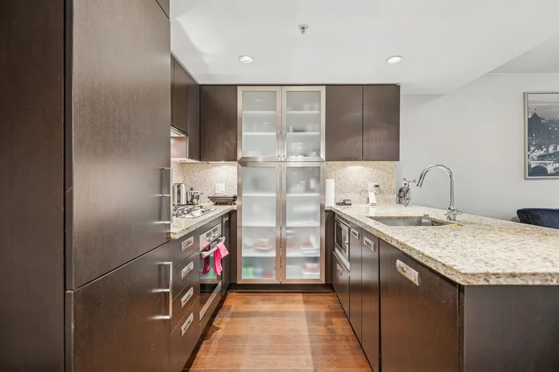 301 1055 RICHARDS STREET - photo 3 of 25