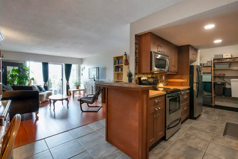204 119 AGNES STREET - photo 1 of 20