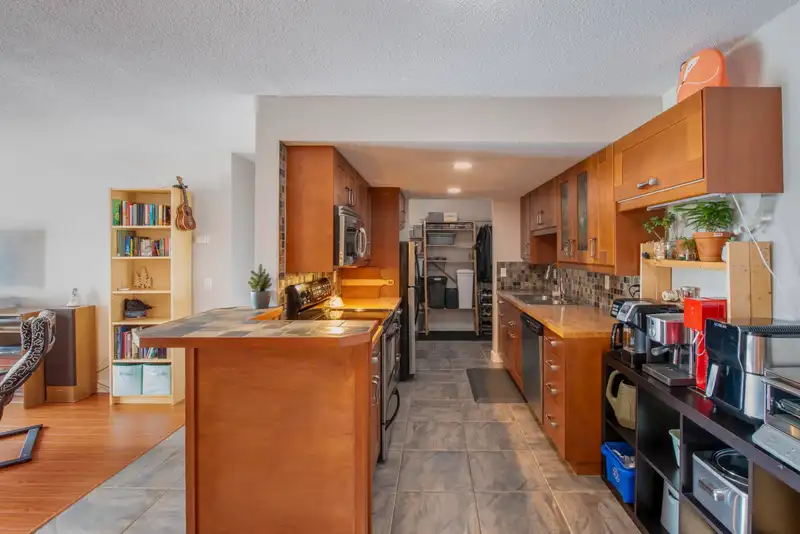 204 119 AGNES STREET - photo 2 of 20