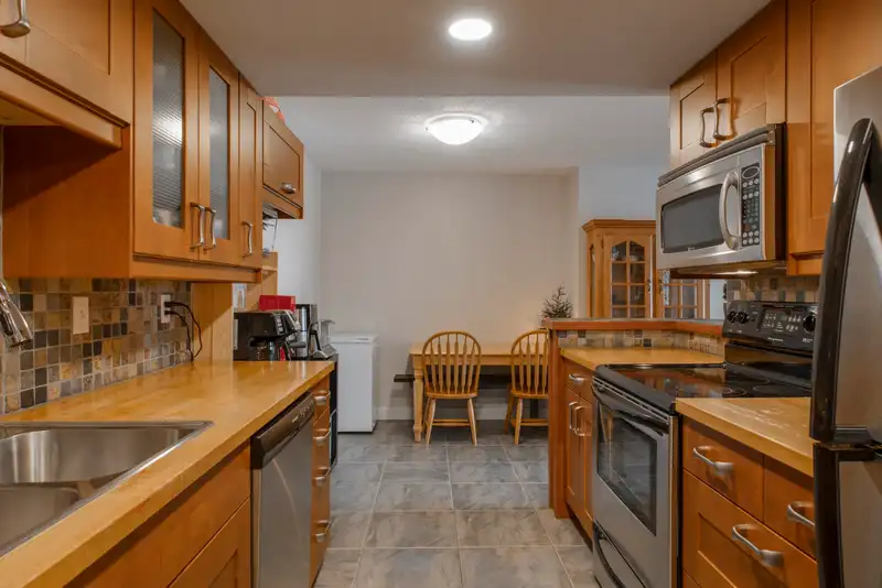 204 119 AGNES STREET - photo 3 of 20