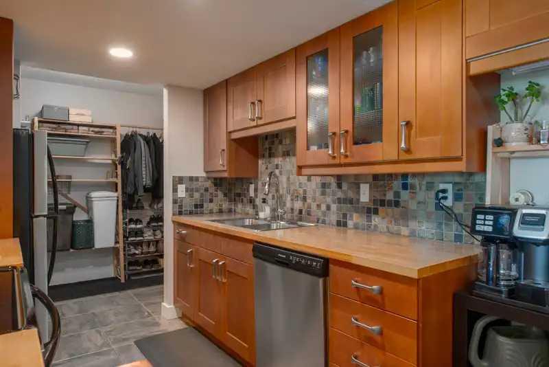 204 119 AGNES STREET - photo 4 of 20