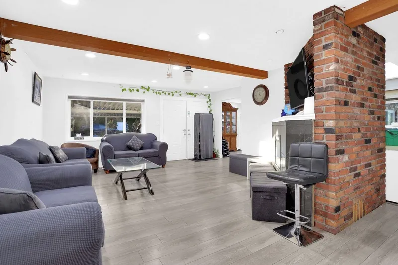 8386 144 STREET - photo 3 of 18