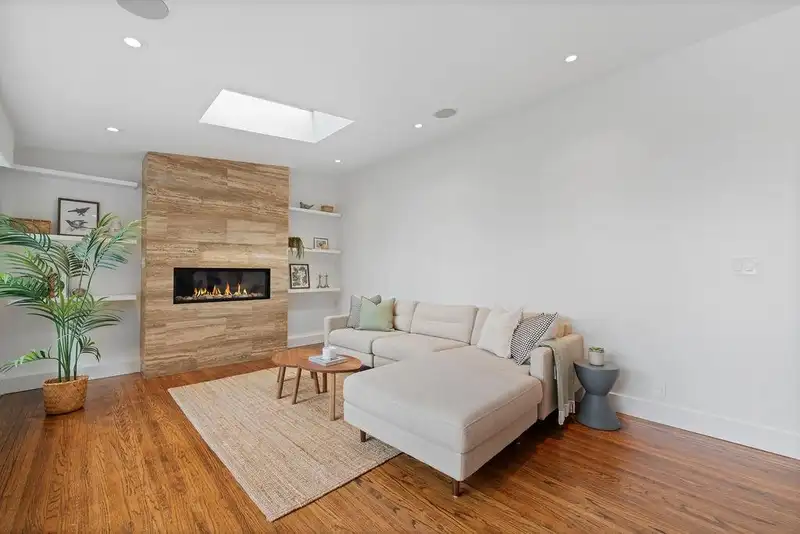 727 CRYSTAL COURT - photo 3 of 33