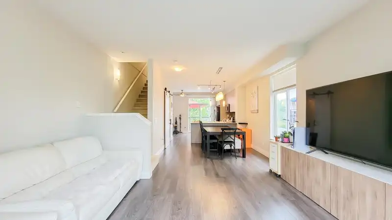 40 19433 68 AVENUE - photo 3 of 29