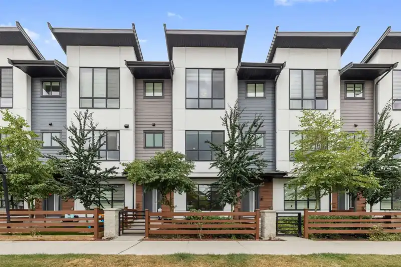 24 7177 194A STREET - photo 1 of 32