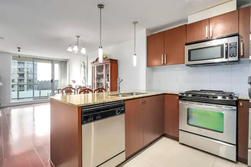 1601 9868 CAMERON STREET - photo 2 of 26