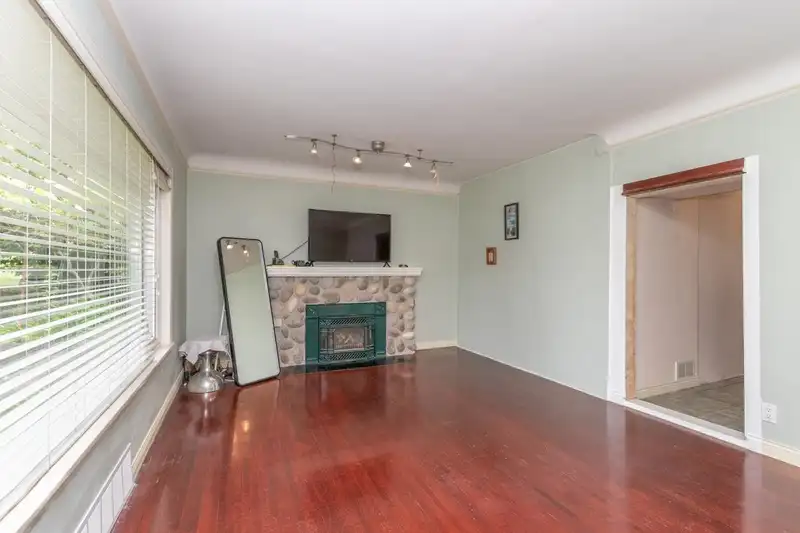 341 W 24TH STREET - photo 3 of 26