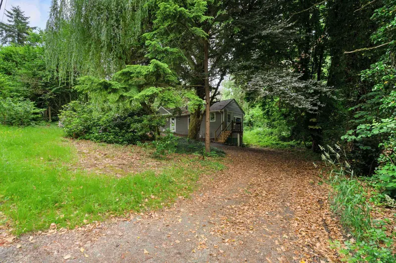 24742 100 AVENUE - photo 4 of 10