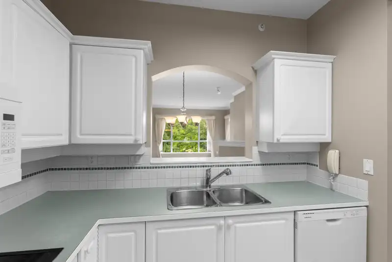 207 2985 PRINCESS CRESCENT - photo 3 of 34