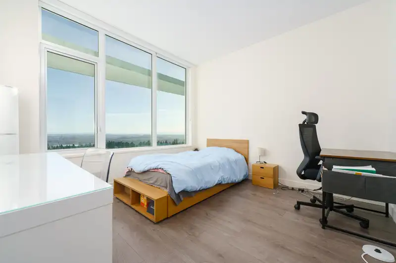 1704 5051 IMPERIAL STREET - photo 4 of 17