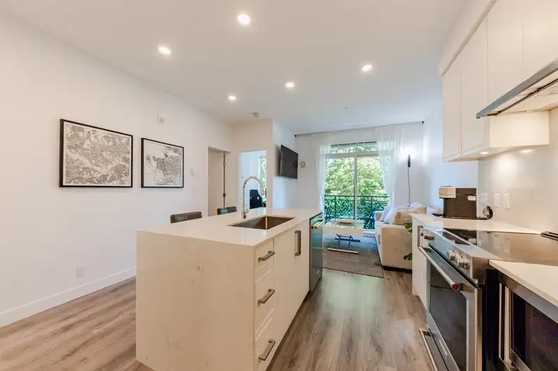 401 700 CLARKE ROAD - photo 4 of 27
