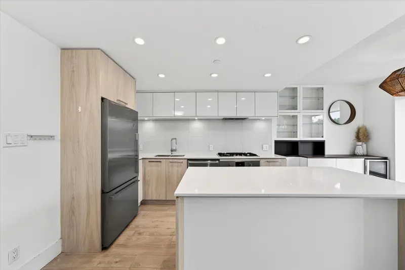 610 680 SEYLYNN CRESCENT - photo 4 of 25