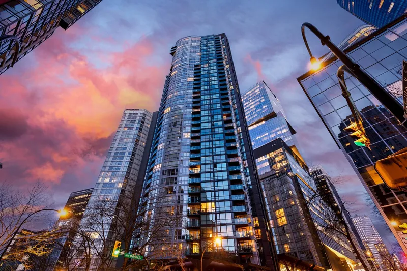 3303 1189 MELVILLE STREET - photo 1 of 25