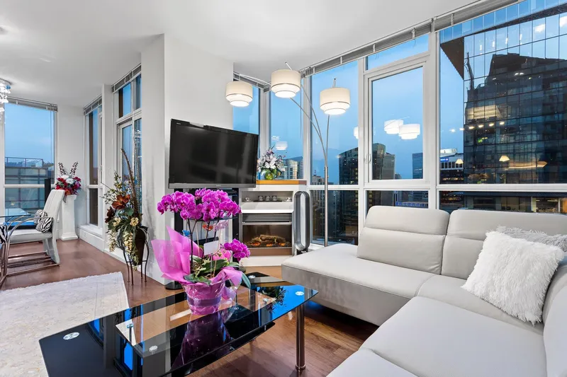 3303 1189 MELVILLE STREET - photo 4 of 25