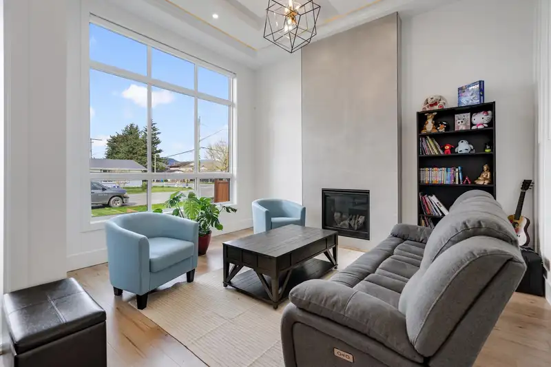 34680 2ND AVENUE - photo 4 of 39
