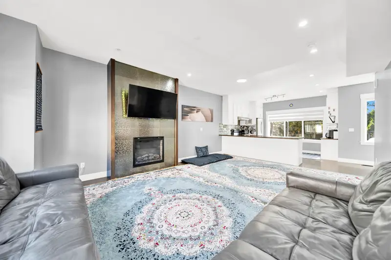 17 6971 122 STREET - photo 3 of 25