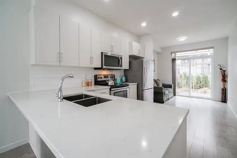 32 14555 68 AVENUE - photo 2 of 34