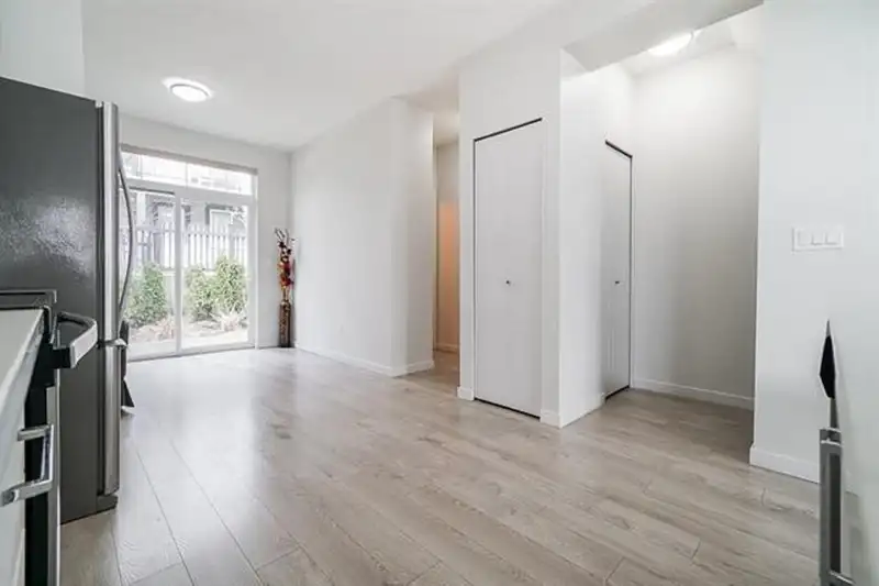 32 14555 68 AVENUE - photo 3 of 34