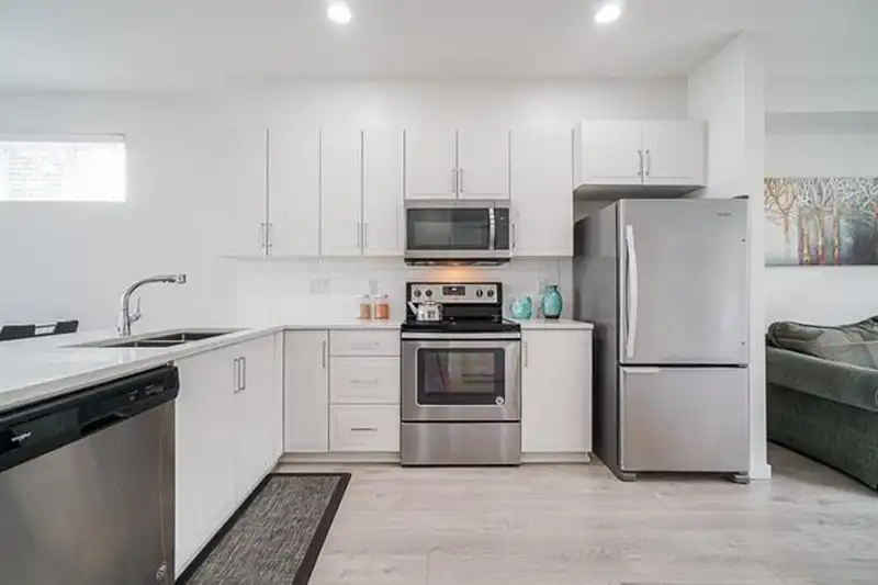 32 14555 68 AVENUE - photo 4 of 34