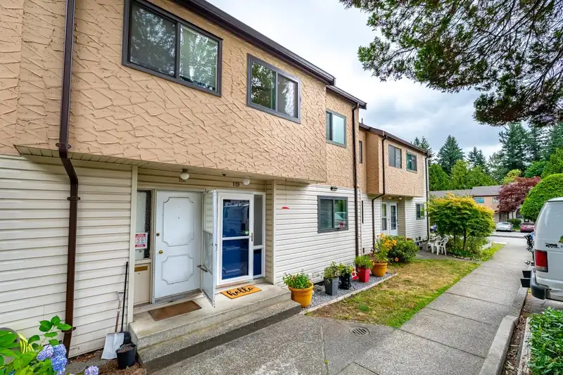 119 511 GATENSBURY STREET - photo 1 of 34