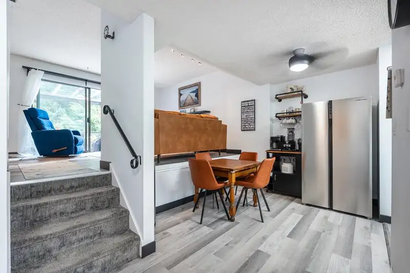 119 511 GATENSBURY STREET - photo 2 of 34