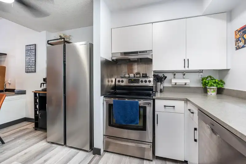 119 511 GATENSBURY STREET - photo 4 of 34