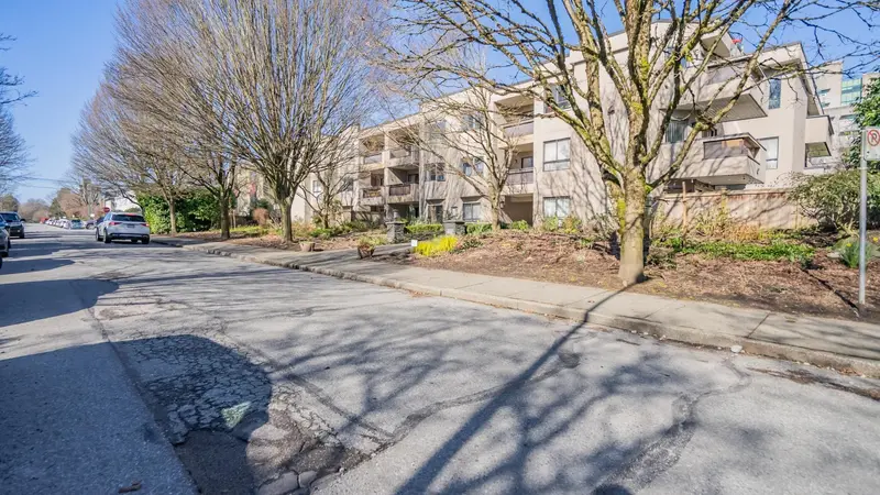 305 975 W 13TH AVENUE - photo 1 of 19